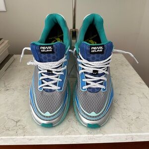 Pearl Izumi Blue and Gray Sneakers with Performance Features
